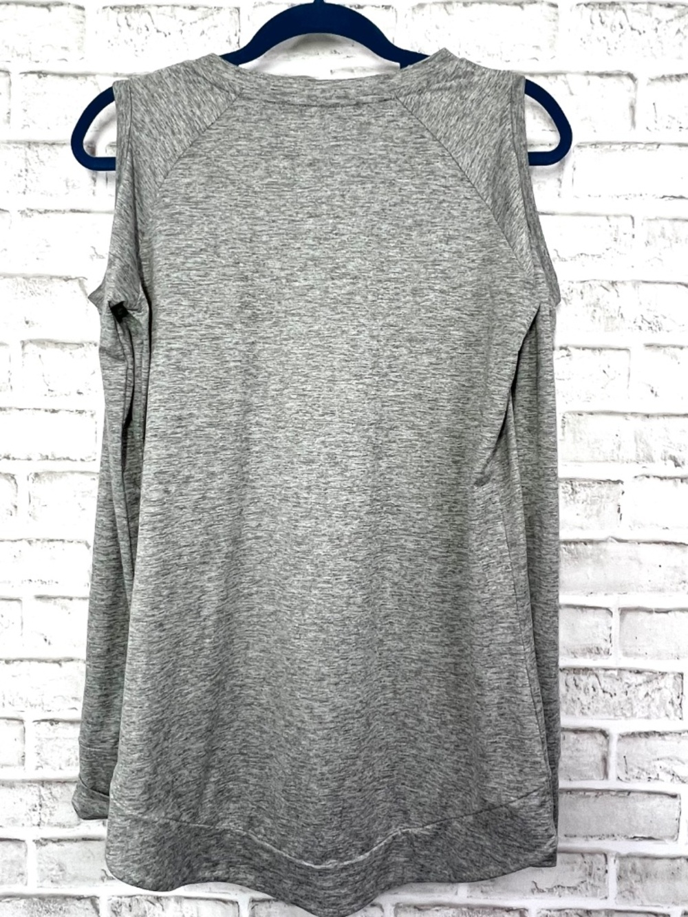 NWOT |•FANATICS•| Cold Shoulder Long Sleeve Top Size Medium - Picture 6 of 10